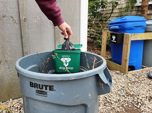 Small Hanging Wastebasket for Dog Poop in Green - Image 2