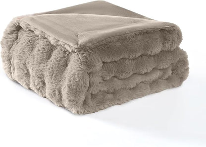 Modern Threads Water-Resistant Faux Rabbit Fur Pet Blanket by ModernThreads