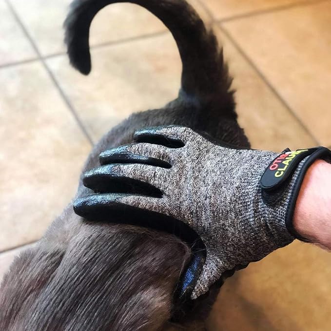 Otis and Claude Pet Grooming Gloves - Image 6