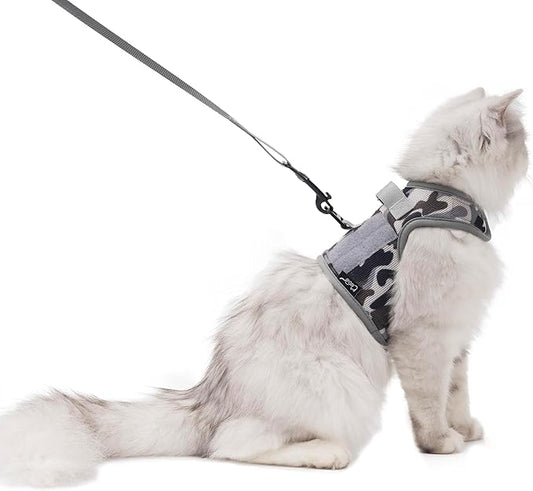 Tactical Kitty Harness and Leash by Yizhi+Miaow