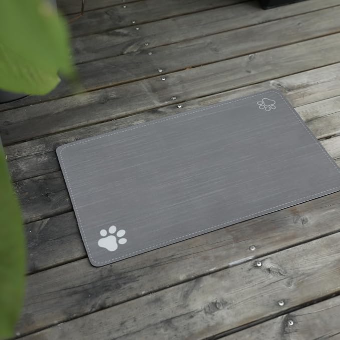 Le courant Cat & Dog Feeding Mat by Unknown