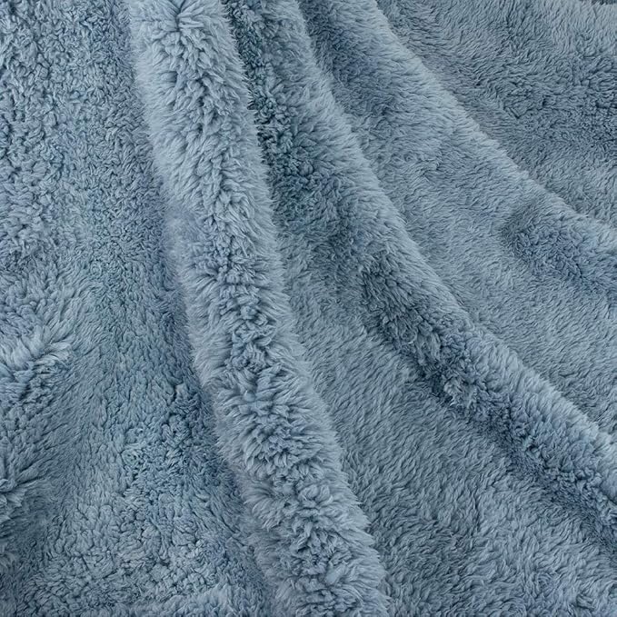 PetAmi Fluffy Waterproof Dog Blanket - Image 5