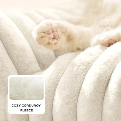 Bedsure ComfyFleece™ Cute Cat Couch - Image 4