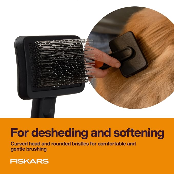 Fiskars Pet, Cat and Dog Brush, Fine Bristles & SoftGrip Handle - Image 3