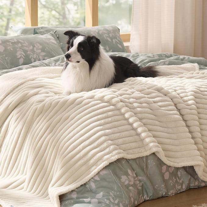 Bedsure ComfyFleece™ Waterproof Dog Blankets - Image 9