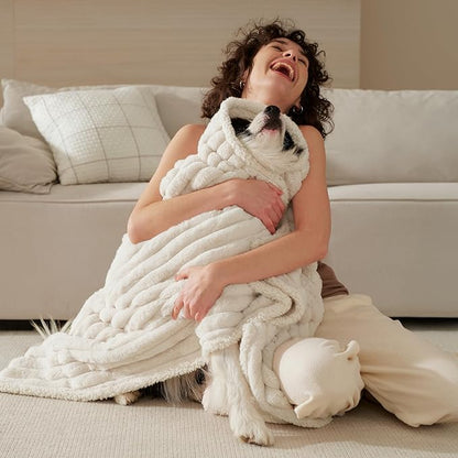 Bedsure ComfyFleece™ Waterproof Dog Blankets - Image 4