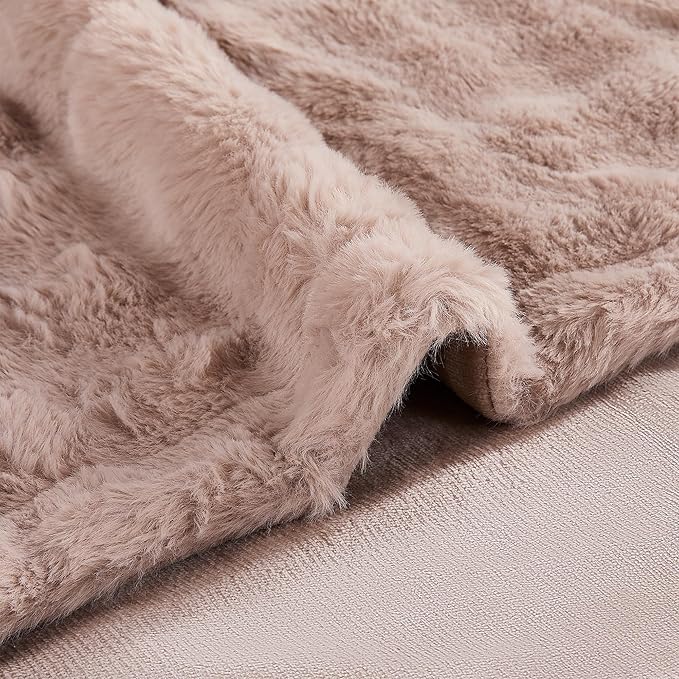 Modern Threads Water-Resistant Faux Rabbit Fur Pet Blanket - Image 7